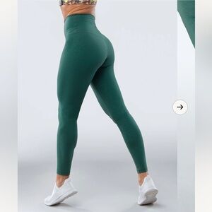 SHEFIT Boss Leggings in Conquer size Small inseam 25”